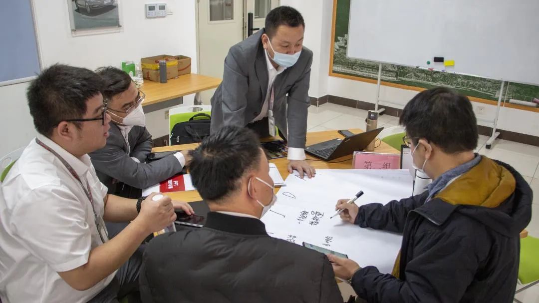 PPT教程  密密麻麻400个字！看了这个车企内部流出的PPT，我们决定这样教...