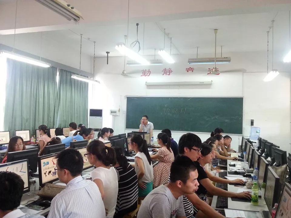 PPT教程  看到这张长图，我被中国的PPT培训师惊呆了30秒！