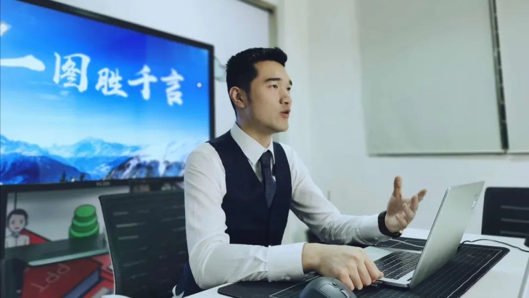 PPT教程  法律专业转行做PPT培训师，我是怎么从0到1的